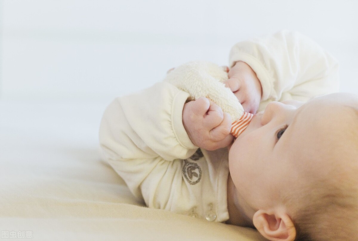 iPhone需求波动显著 瑞银对苹果(AAPL.US)维持“中性”评级